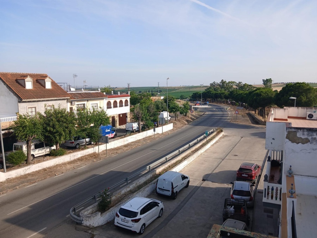 [607] Casa en Venta - Burguillos - Avenida principal