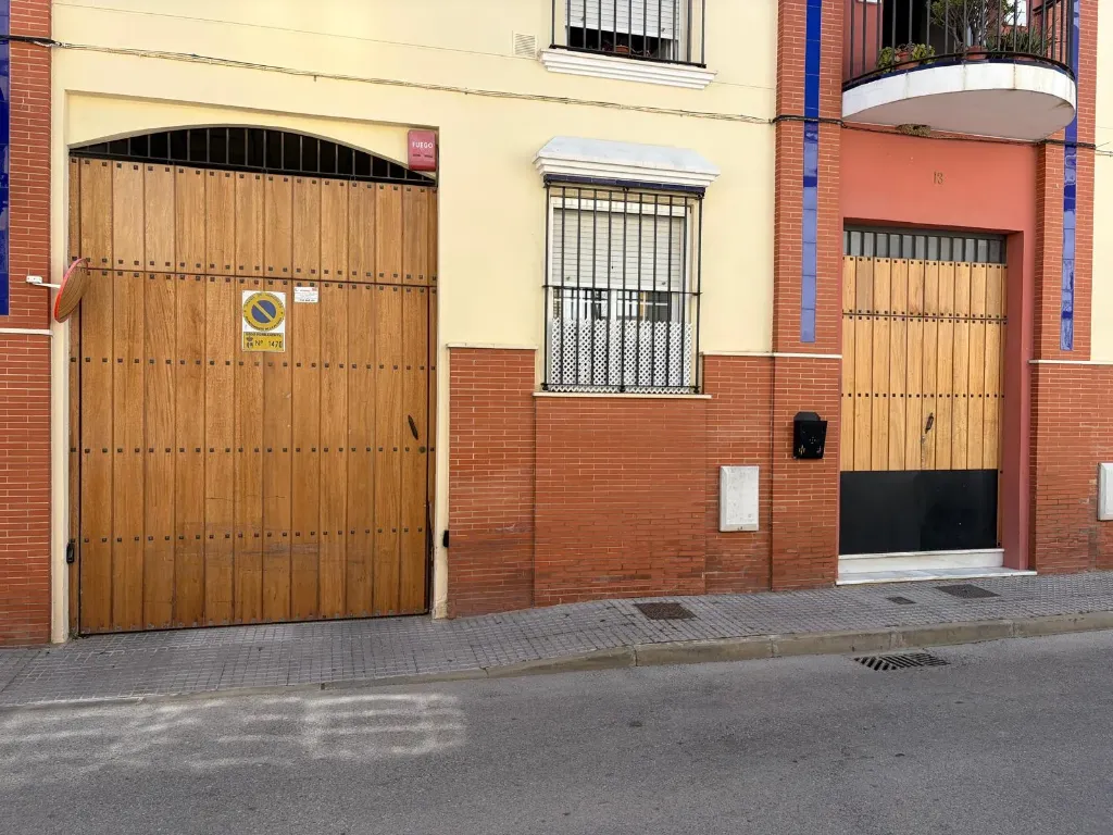 Venta de plaza de garaje en edificio residencial en La Algaba